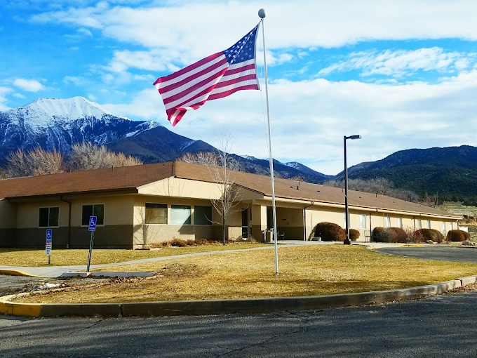 exterior of Monument Health Nephi with American flag