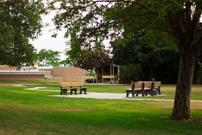 outside seating area at Monument Health Pioneer Trail