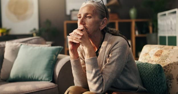 What Are The Steps To Help Seniors Manage Anxiety? 2 A senior with anxiety.